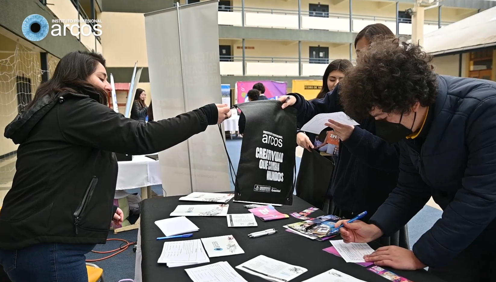 ARCOS PRESENTE EN FERIA VOCACIONAL DE COLEGIO CAPELLÁN PASCAL DE VIÑA